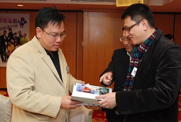 Delegation member Mr. Chan Wing-chiu shared views with his Taiwan counterpart 