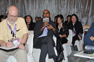 An overseas guest raised a question at the forum