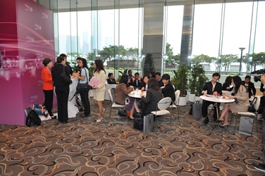 Local and overseas film practitioners shared views at the networking area of the Business Forums