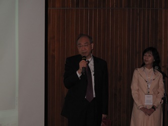 Mr. Wellington Fung, Secretary-General of FDC, delivers a  speech at the end of the briefing session