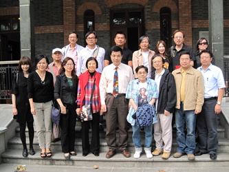 Delegation members visit the Shanghai Theatre Academy