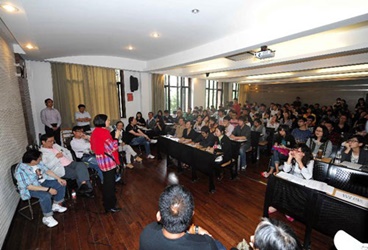 Producer Stella Sze shares experiences of film production at the Shanghai Theatre Academy