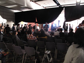 ‘Westwing 3D’3D 摄影总监Mr. Chuck Comisky 在工作坊中讲解并示范3D摄影原理