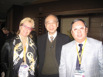 创意香港监助理总监冯永先生(中)、 香港电影发展局副主席林建岳先生(右)与海外电影业人士会面