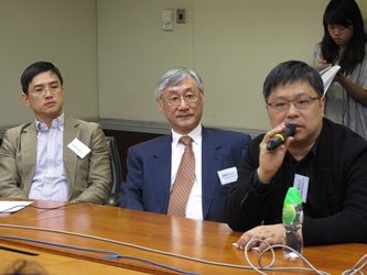 Representatives of Hong Kong multi-media industry: (left to right) Mr. Alan Wan, Mr. Chin Yiu-tong and Mr. Sze Yan-ngai, share their experiences of film and multi-media collaboration at the Media Briefing