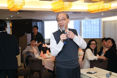 Mr. Wellington Fung, Assistant Head of CHK, delivers the welcoming speech at the Networking Luncheon