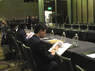Guests of the Seminar read the ‘Hong Kong New Action Producer’ brochure