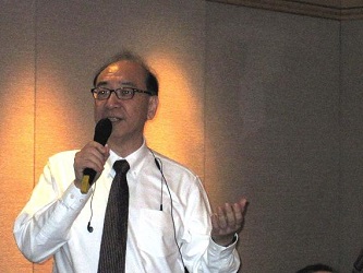 Mr. Wellington Fung, Assistant Head of CHK, delivers the welcoming speech at the Networking Luncheon