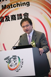 Mr. Joe Wong, Deputy Secretary for Commerce and Economic Development (Communications and Technology), delivers a speech at the Opening Ceremony