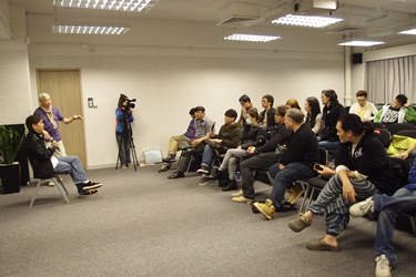 Mr. Tenky Tin and Mr. Sunny Cheng, Workshop instructors, give guidelines for formulating film project plans to the Workshop participants