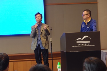 Veteran filmmakers Mr. Jonny Lee (left) and Mr. Eddie Chan (right) provide Workshop participants with tips on improving the group film project plans and strengthening their pitching skills