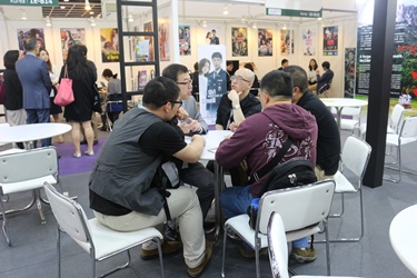 Many film distributors are interested in the winning films.