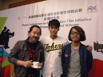 Group photo of the actors, Mr. LIU Kai-chi (left 1) and Mr. WU Tsz-tung, and director Mr. CHAN Chi-fat from "Weeds on Fire"