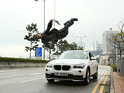 利用「威也」拍摄撞车镜头