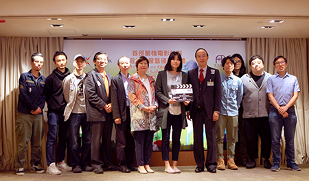 Create Hong Kong today (March 1) announced the winners of the 4th First Feature Film Initiative (FFFI). The Government has increased the number of prizes in the Higher Education Institution Group of the 4th FFFI to two with a view to attracting more young people to join the film industry and nurturing more film talents. The Chairman of the Hong Kong Film Development Council, Mr Ma Fung-kwok (eighth left), is pictured with the director of one of the winning film proposals of the Higher Education Institution Group, Norris Wong (seventh left), and her production team. Her winning project is 