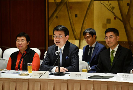 The Mainland and Hong Kong Belt and Road Task Group established under the Mainland and Hong Kong Economic and Trade Co-operation Committee held its high-level meeting today (November 21). Photo shows the Secretary for Commerce and Economic Development, Mr Edward Yau (front row, centre), speaking at the meeting. Also present are the Permanent Secretary for Commerce and Economic Development (Commerce, Industry and Tourism), Miss Eliza Lee (front row, left), and the Commissioner for Belt and Road, Mr Denis Yip (front row, right).