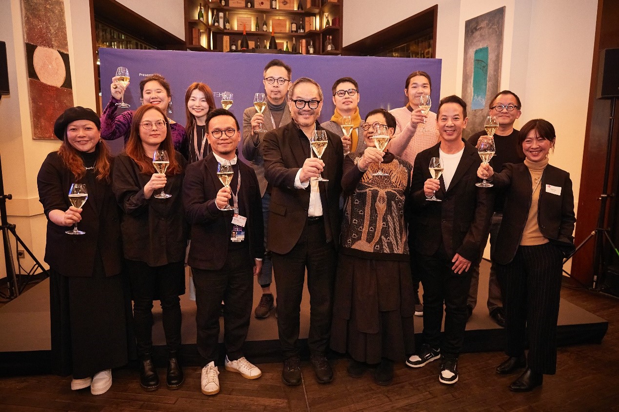 (First row from left) producer Ms Jacqueline Liu, producer Ms Fanny Chong, the Secretary-General of the Hong Kong Film Development Council (FDC), Mr Gary Mak, the head of Create Hong Kong, Mr Victor Tsang, director Ms Ann Hui, director Mr Ray Yeung and producer Ms Debbie Lam; (Second row from left) director Ms Tang Yi, director Ms Sasha Chuk, producer Mr Saville Chan, director Mr Chan Tai-lee, director Mr Jun Li and FDC member, Mr Frederick Tsui attended the networking reception “Hong Kong Night”