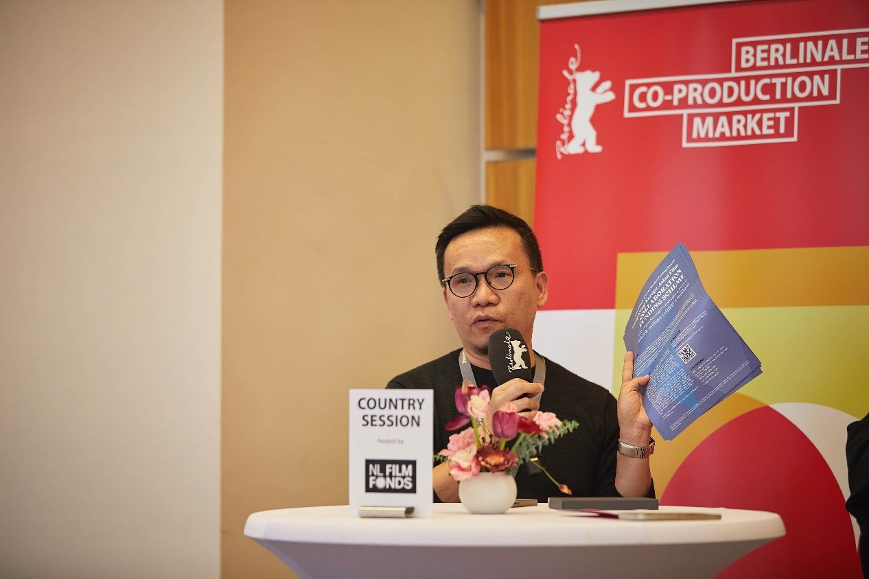The Secretary-General of the Hong Kong Film Development Council, Mr Gary Mak  shares information about the funding scheme to the international filmmakers